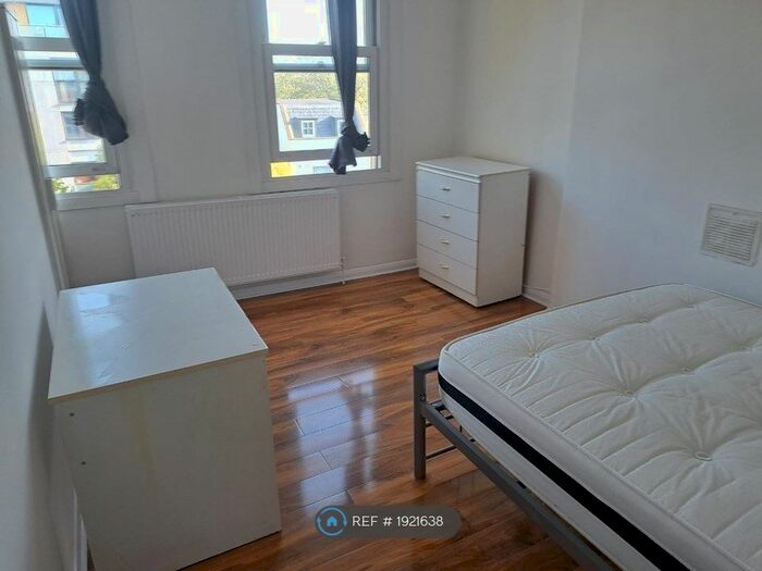 2 Bedroom Flat To Rent In Lewisham Way, New Cross, SE14