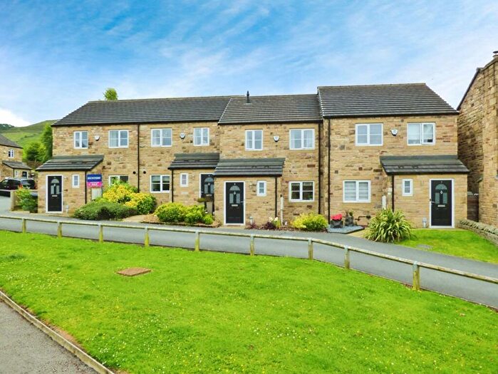 2 Bedroom Town House For Sale In Elsey Close, Skipton, BD23