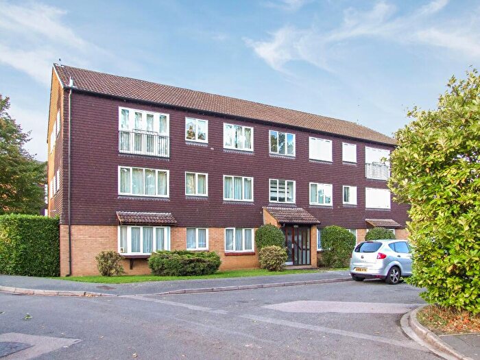 2 Bedroom Flat To Rent In Goldsworth Park, GU21