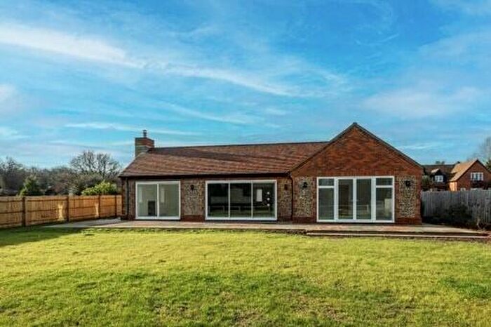 3 Bedroom Bungalow To Rent In Tinkers Lane, Wigginton, Tring, HP23