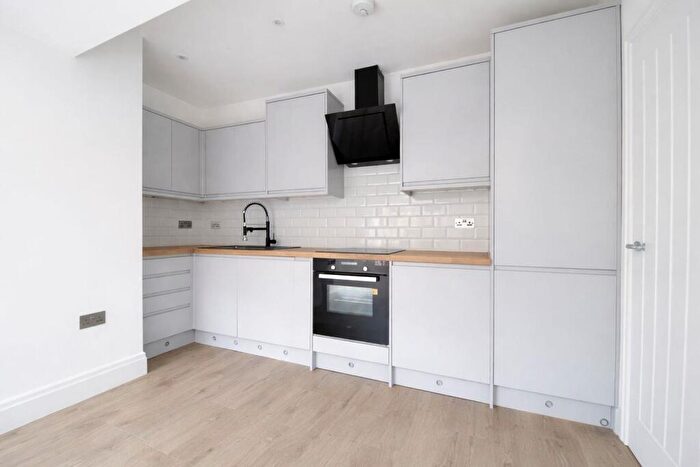 2 Bedroom Flat To Rent In Cricket Green, Mitcham, CR4