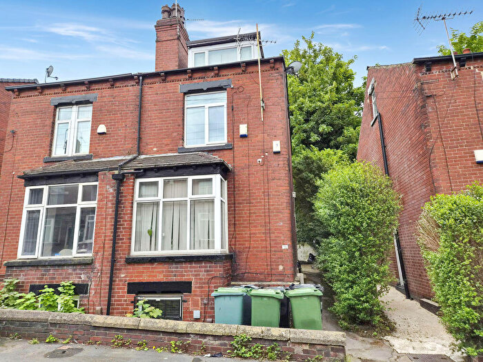 3 Bedroom Semi-Detached House For Sale In Village Place, Leeds, LS4