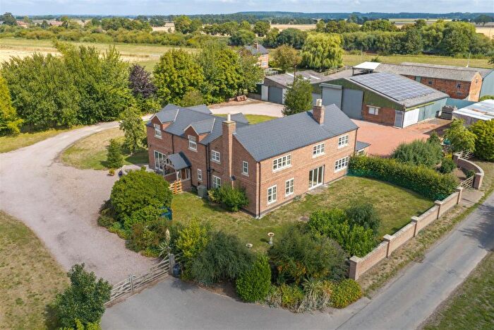 4 Bedroom Detached House For Sale In Gunthorpe, North Lincolnshire, DN9