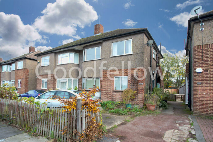2 Bedroom Maisonette To Rent In Grove Road, Mitcham, Surrey, CR4