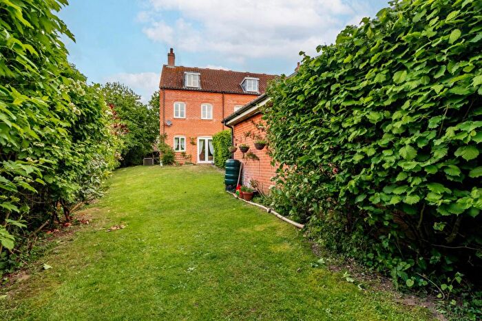 3 Bedroom End Of Terrace House For Sale In Weatherby Road, Norwich, NR5