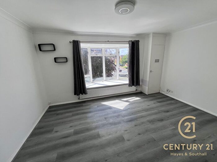 2 Bedroom Flat To Rent In Harmondsworth Road, UB7