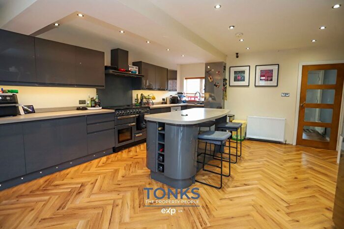 4 Bedroom Semi-detached House For Sale In Eastleigh Drive, Romsley, Halesowen, B62