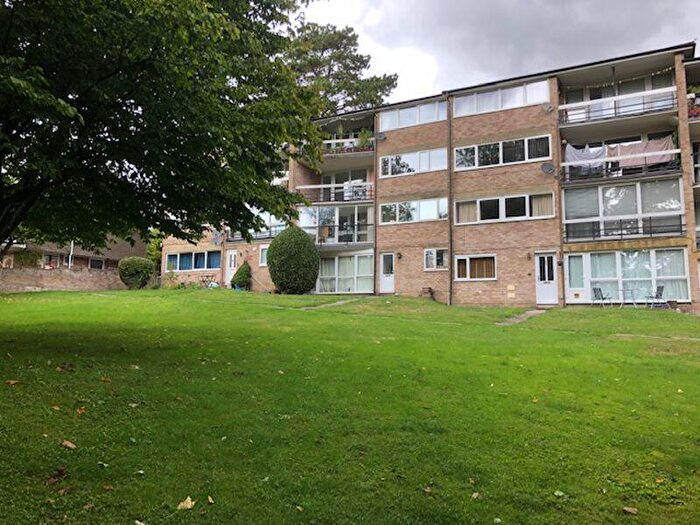 2 Bedroom Flat To Rent In Northlands Drive, Winchester, SO23