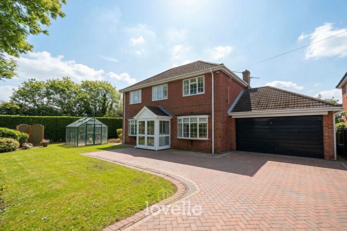 4 Bedroom Detached House For Sale In Walk Lane, Humberston, DN36