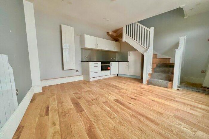 1 Bedroom Flat To Rent In Himley Road, Dudley, DY1