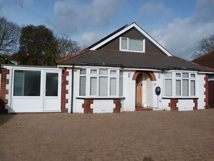 4 Bedroom Bungalow For Sale In Kings Avenue, Broadstairs, CT10