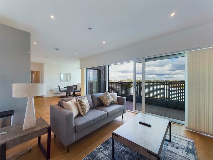 2 Bedroom Apartment To Rent In South Street, Romford, RM1