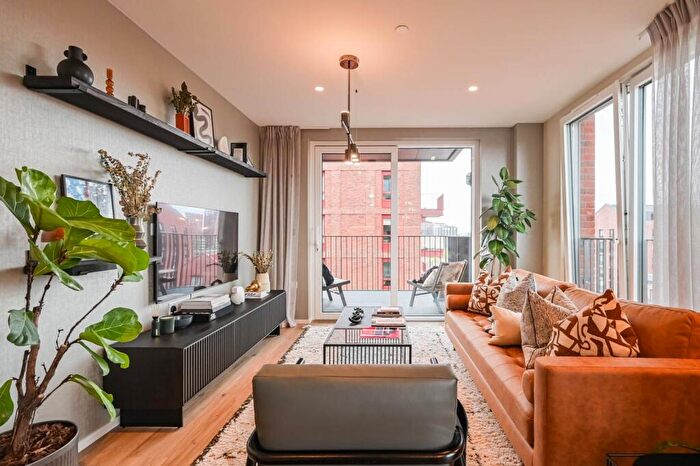 2 Bedroom Flat For Sale In Heron Wharf, Poplar, E14