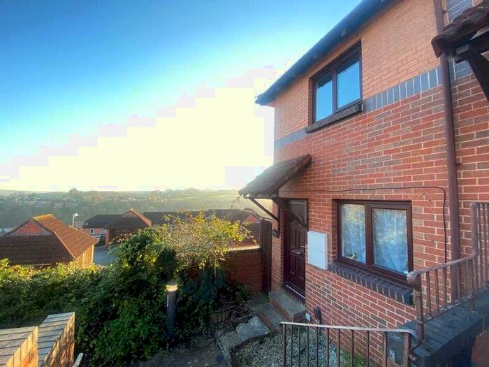 2 Bedroom Property To Rent In Farm Hill, Exeter, EX4