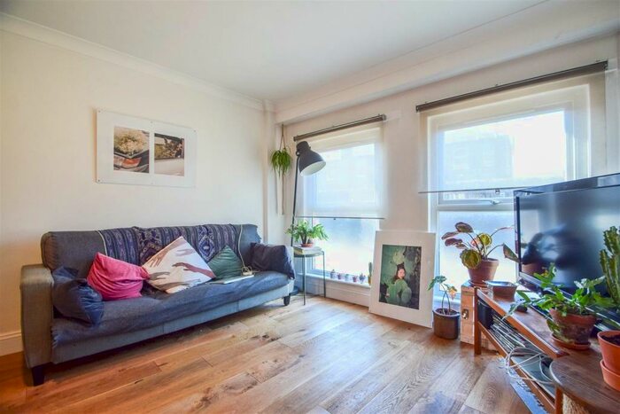 3 Bedroom Flat To Rent In Brooksby's Walk, E9