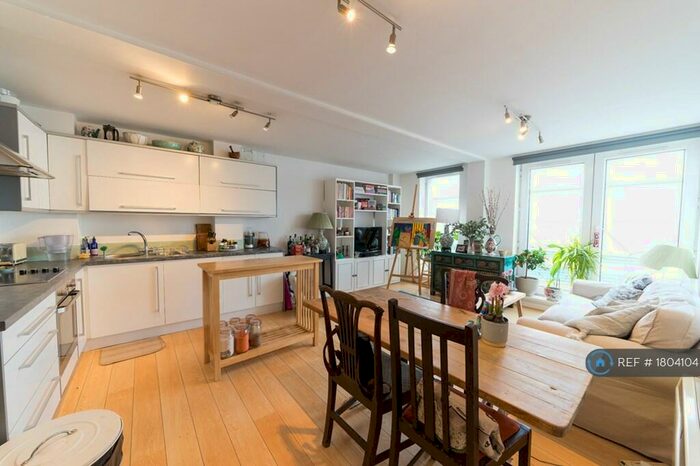 2 Bedroom Flat To Rent In Mowlem Street, Bethnal Green, E2