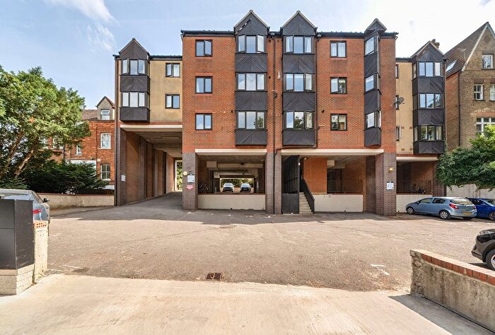 2 Bedroom Flat For Sale In Granville Road, Sevenoaks, Kent, TN13