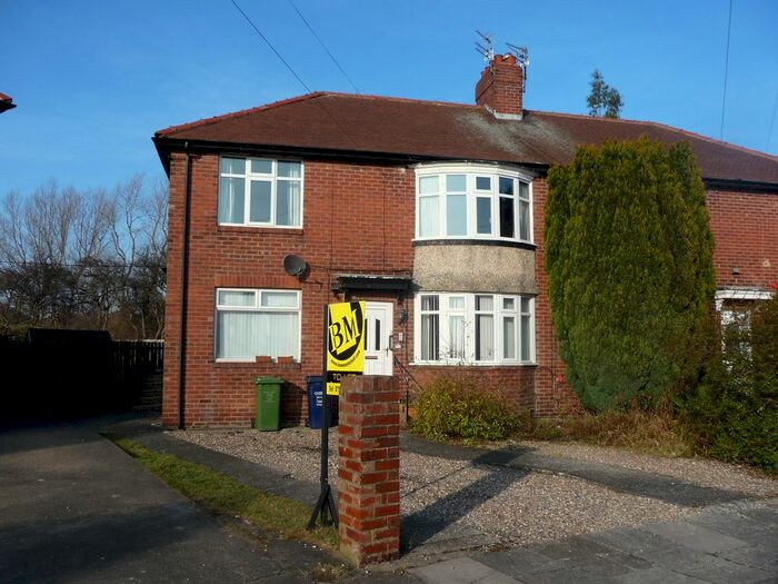 2 Bedroom Flat To Rent In Ferndene Grove, Heaton, Newcastle Upon Tyne, NE7