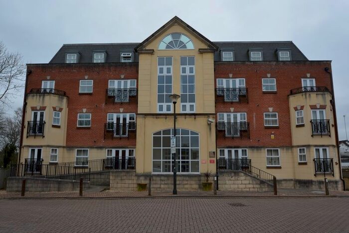 1 Bedroom Flat To Rent In Elmers Court, Post Office Lane, Beaconsfield, HP9