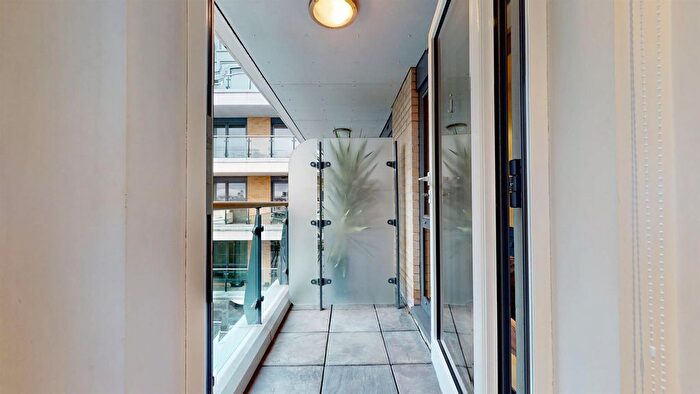 Studio For Sale In Townmead Road, London, SW6