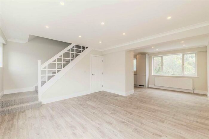 2 Bedroom Maisonette To Rent In Fairby Road, London, SE12