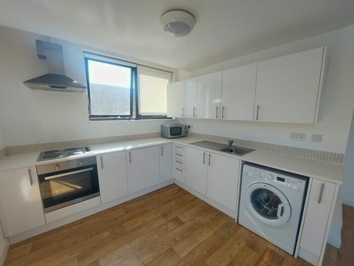 1 Bedroom Flat To Rent In Castle Way, Southampton, SO14