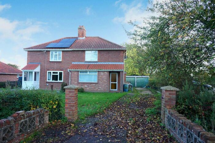 3 Bedroom Semi-Detached House For Sale In Globe Close, Denton, Harleston, IP20