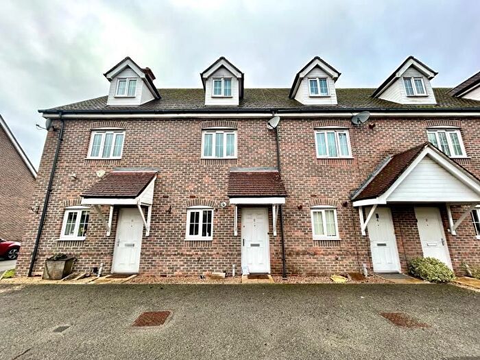 3 Bedroom Property To Rent In Stoke Mill Close, Guildford, GU1