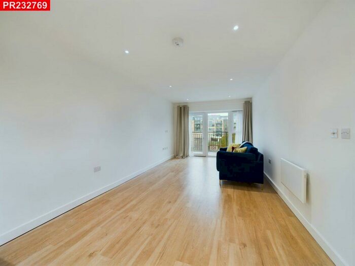2 Bedroom Flat To Rent In Beaufort Square, Colindale, &# Bedrooms Modern, NW9