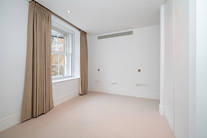 1 Bedroom Flat To Rent In Cavalry Square, London, SW3