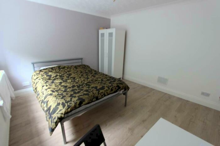 1 Bedroom Apartment To Rent In Goldings Crescent, Hatfield, AL10