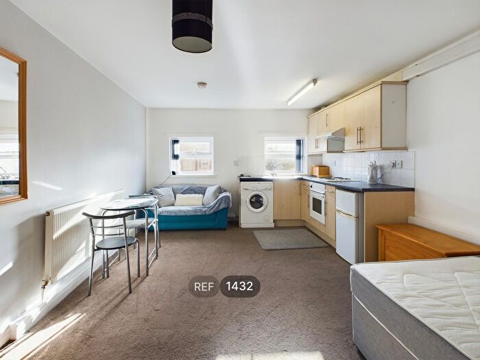 Studio To Rent In Rosedale Mansions, Boulevard, HU3