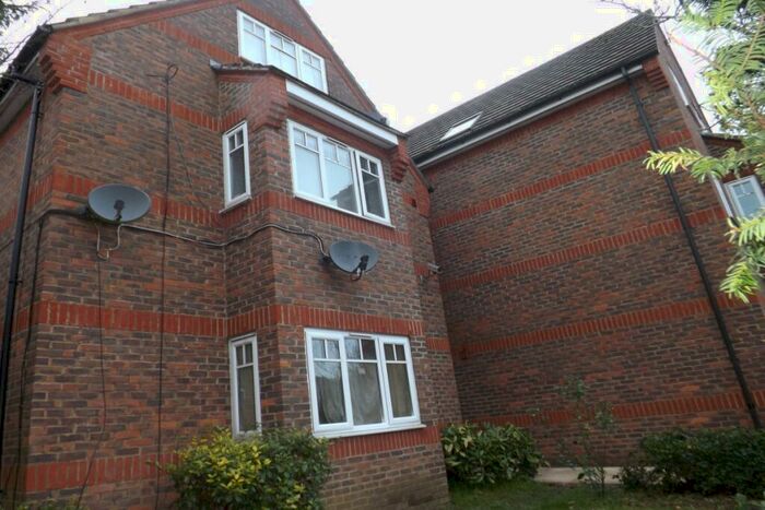 2 Bedroom Flat To Rent In Farley Hill, Luton, LU1