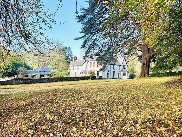 6 Bedroom Farm For Sale In Crynant, Neath, SA10