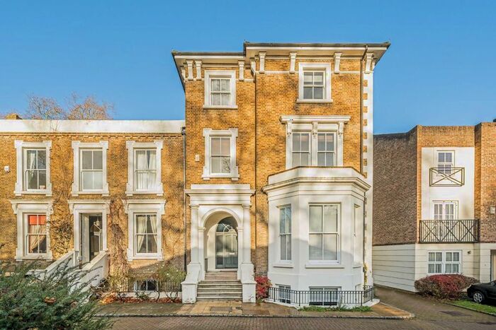 6 Bedroom Detached House To Rent In Mill Plat, Isleworth, TW7