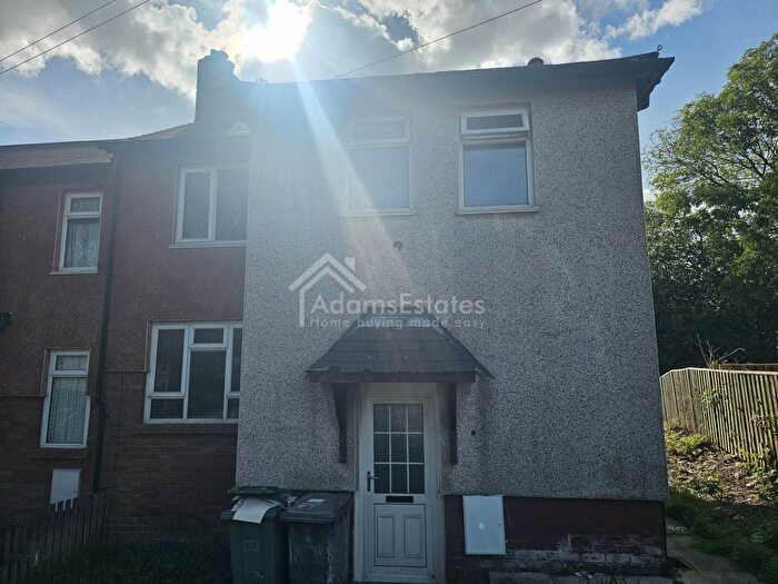 3 Bedroom End Of Terrace House To Rent In Ealand Avneue, Batley, WF17