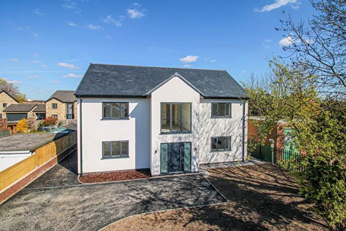 4 Bedroom Detached House For Sale In Field Lane, Wakefield, WF2