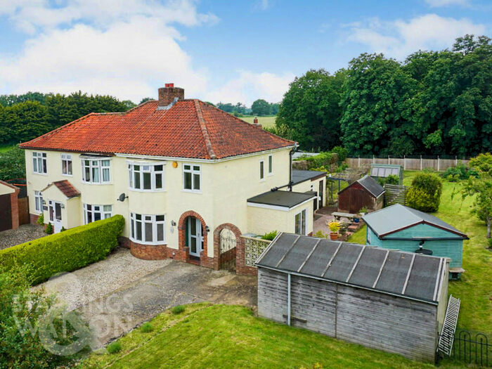 3 Bedroom Semi-Detached House For Sale In South Burlingham Road, Lingwood, Norwich, NR13