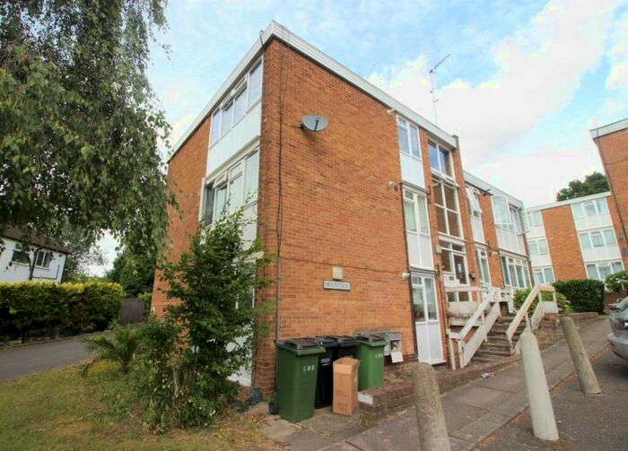 1 Bedroom Flat To Rent In Mountside, Stanmore, HA7