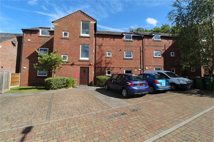 2 Bedroom Flat To Rent In Tarvin Avenue, Heaton Chapel, Stockport, SK4