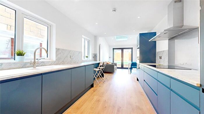 6 Bedroom House To Rent In Newbridge Road, BA1