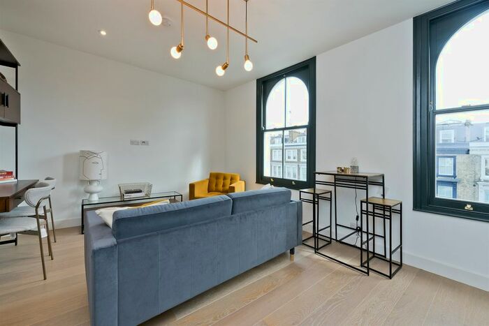 2 Bedroom Flat To Rent In Blenheim Crescent, London, W11