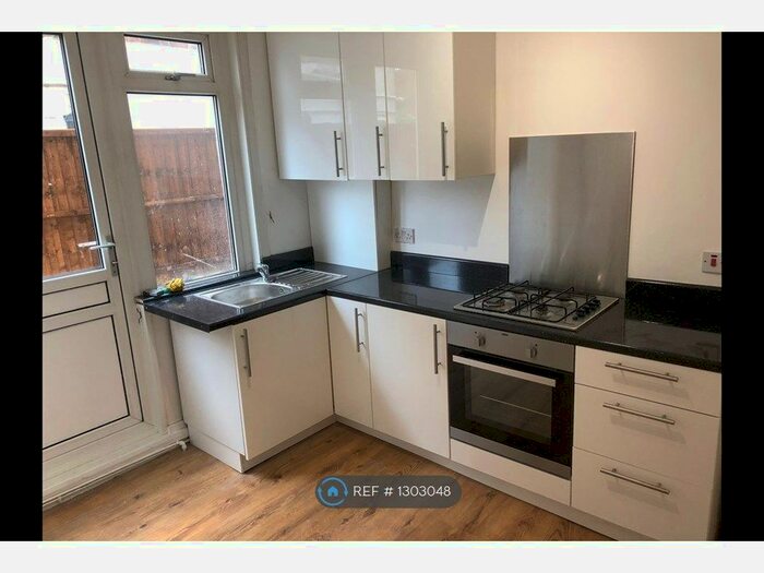 2 Bedroom Flat To Rent In College Road, Colliers Wood, SW19