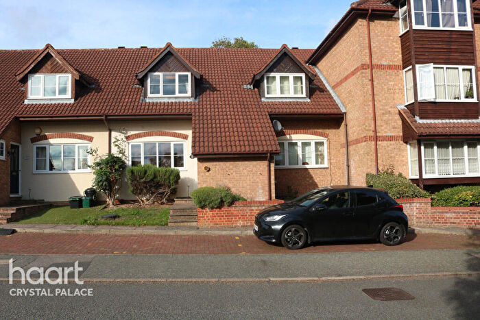 3 Bedroom Terraced House For Sale In Orchard Grove, London, SE20