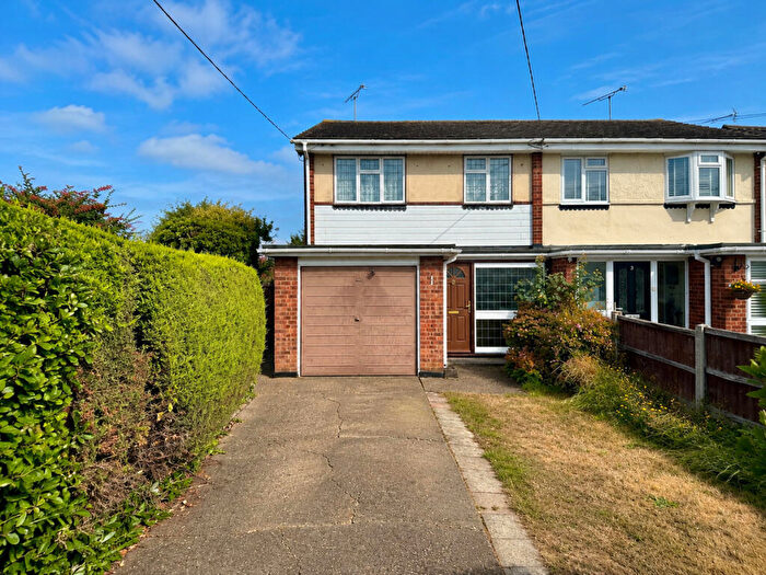 3 Bedroom Semi-Detached House For Sale In Hillcrest Avenue, Hockley, SS5