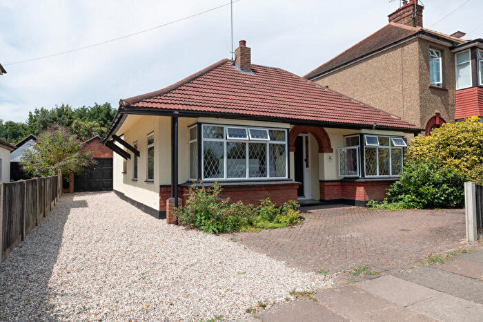 3 Bedroom Detached Bungalow For Sale In Kingswood Chase, Leigh-on-sea, SS9