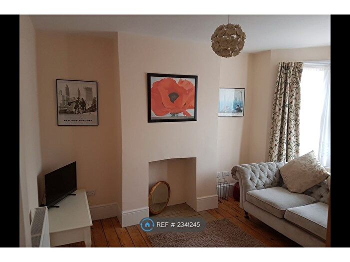 3 Bedroom Semi-Detached House To Rent In Windsor Street, Bletchley, Milton Keynes, MK2