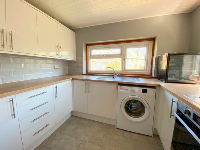 2 Bedroom Flat To Rent In Pembroke Road, Tottenham, N15