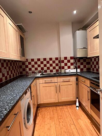 2 Bedroom Flat To Rent In Stoke Newington High Street, London, N16
