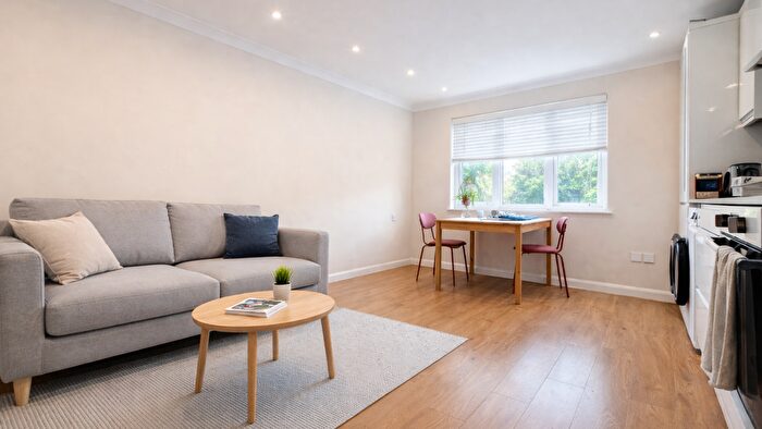 2 Bedroom Maisonette To Rent In Camelot Close, London, SE28